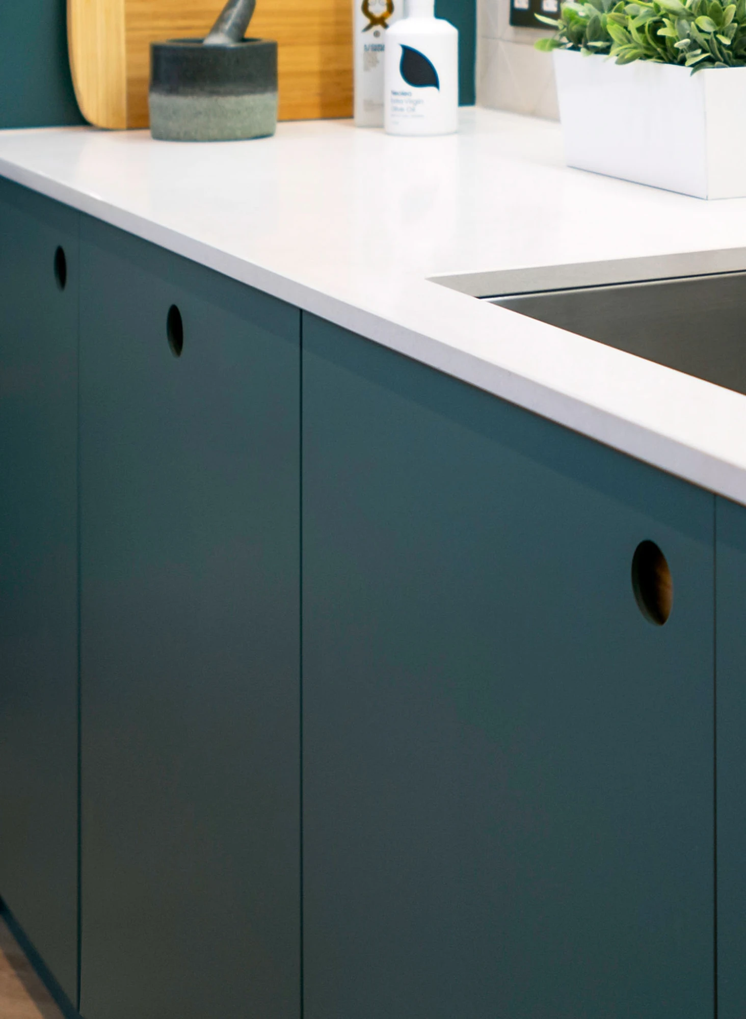 Royal Mile Dark Blue Ladbroke Kitchen Quartz Island