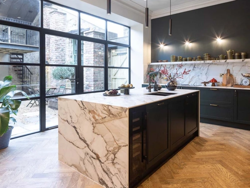 Waterfall islands and beyond - 5 ideas for beautiful, flowing kitchen worktops