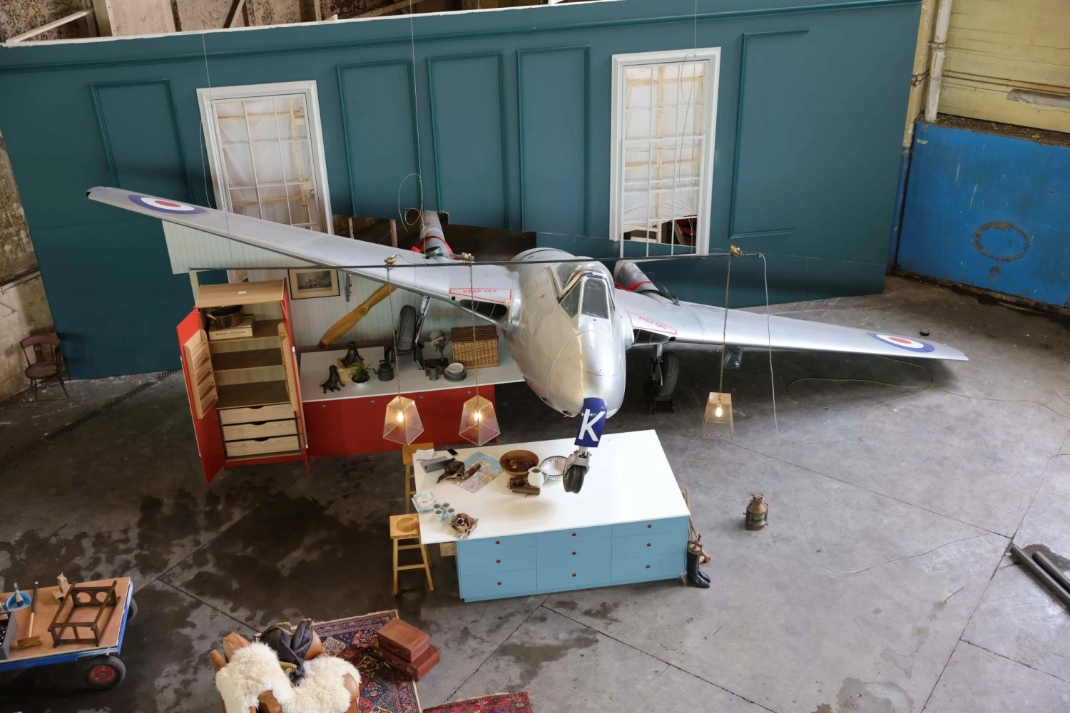 Workshop Airplane shot