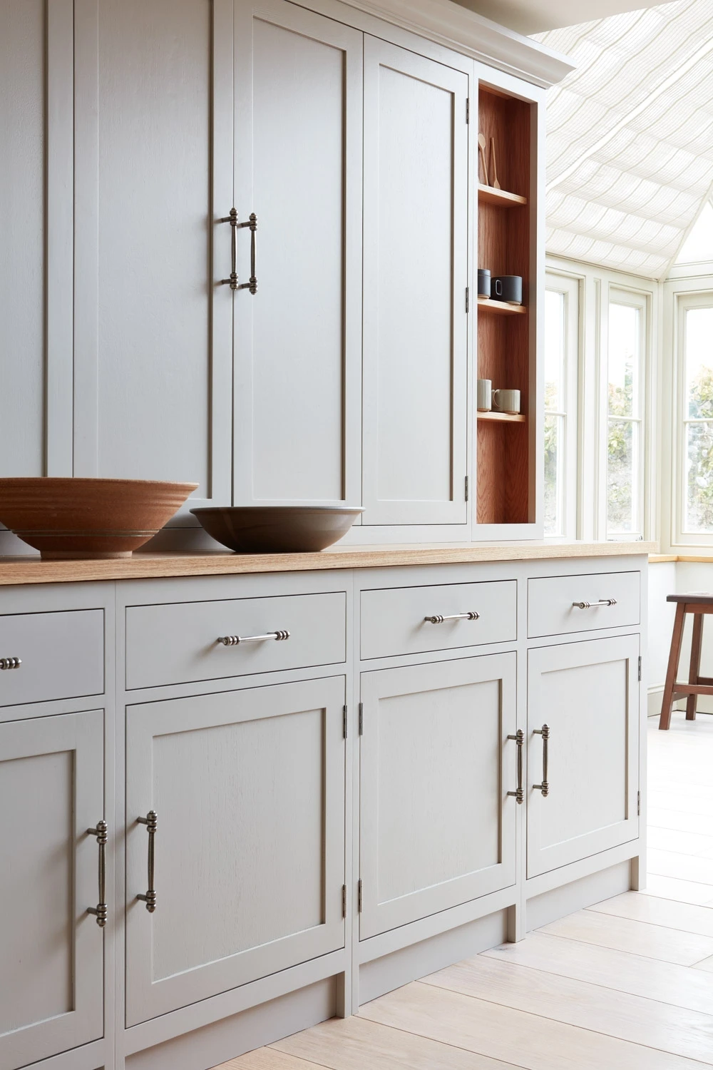 The refined details of the Cley kitchen are evident in this close-up view. The smooth finish of the dove grey paint accentuates the minimalist aesthetic, while the stylish handles add a touch of sophistication.