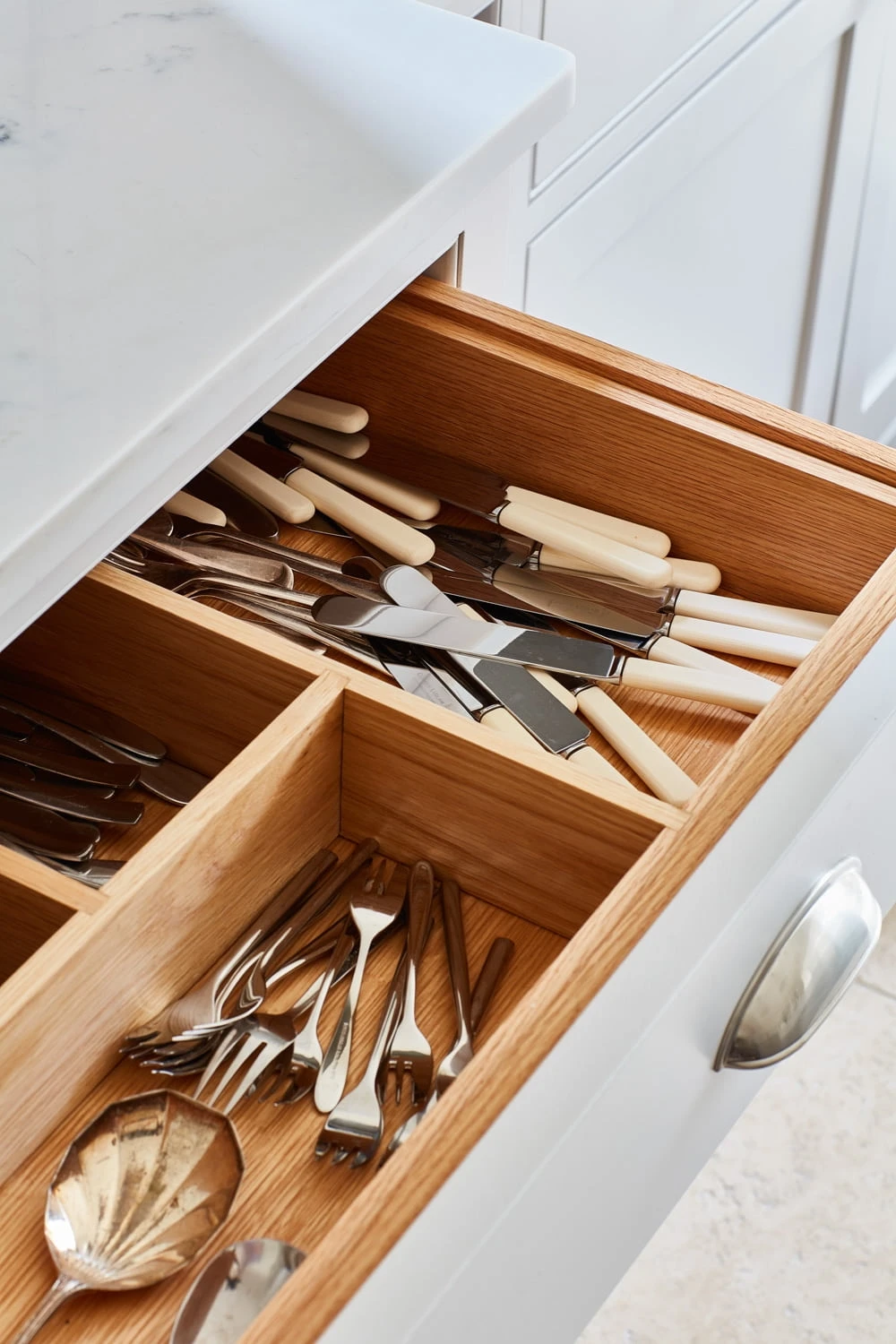 Cutlery insert. This cutlery insert keeps your silverware organized and within easy reach.