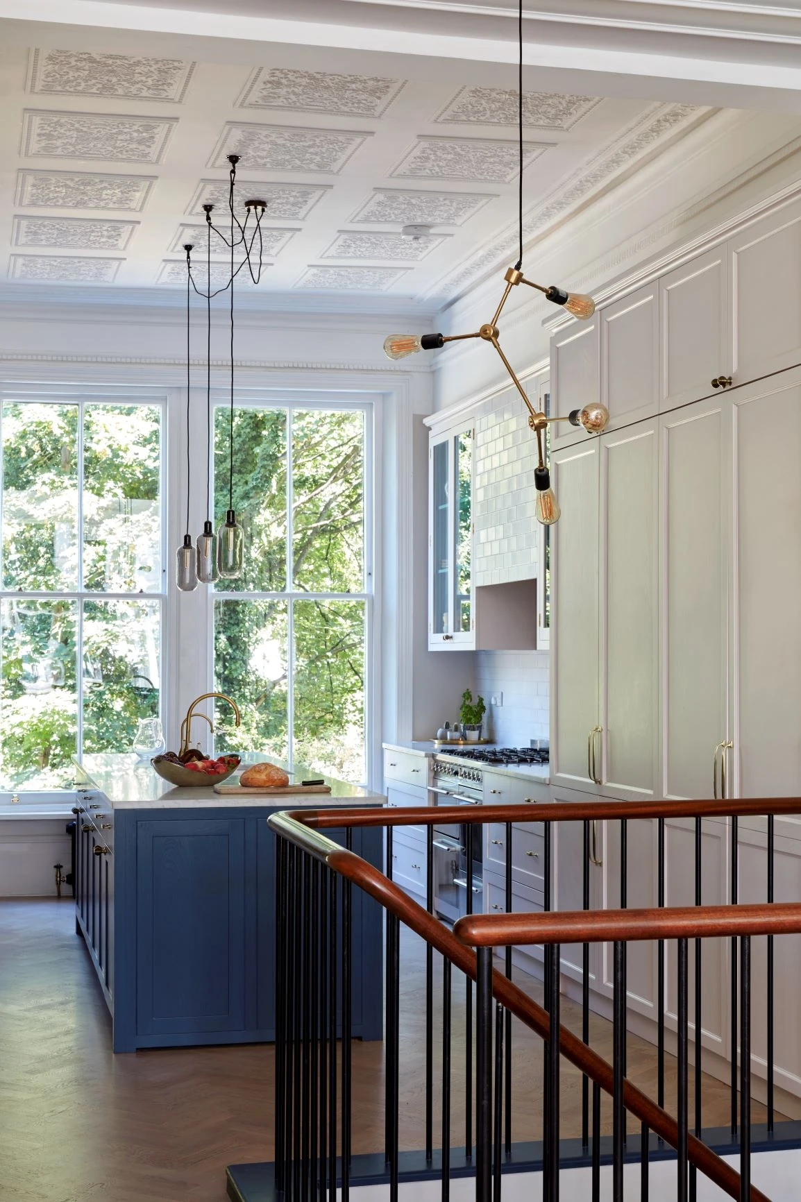 The Chepstow Villas kitchen showcases its stylish shaker look. The white shaker doors and brass handles combined with marble white worktop give it a classical look with a modern feel, letting the natural beauty shine through.